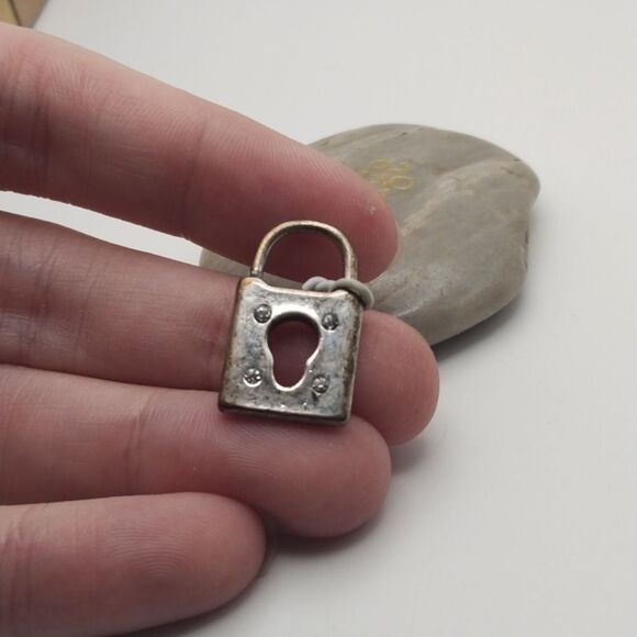 Silver stone lock necklace pendant - Picture 1 of 2